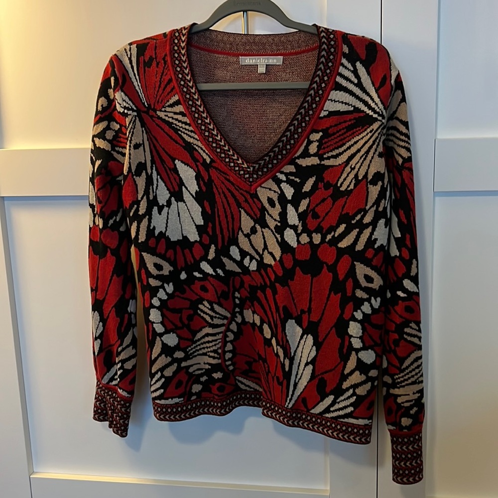 Daniel Rainn Stitch Fix Large print V-neck Sweater Like New